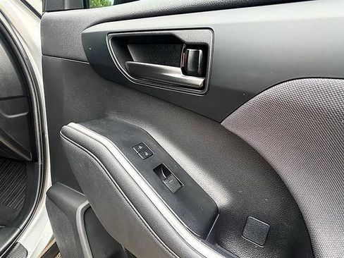 Used 2023 Toyota Highlander LE FWD image 52