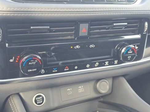 Used 2023 Nissan Rogue SL w/ SL Premium Package image 39