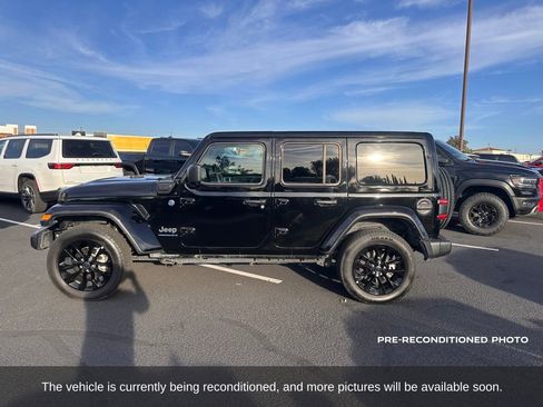 Used 2025 Jeep Wrangler Unlimited Sahara w/ Safety Group AWD/4WD image 2