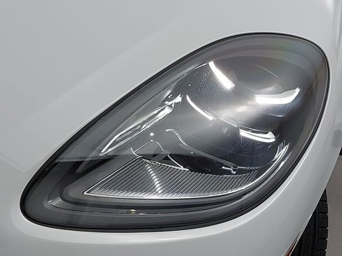 Used 2025 Porsche Macan S image 34