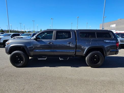 Used 2019 Toyota Tacoma TRD Off-Road w/ TRD Premium Off Road Package AWD/4WD image 7