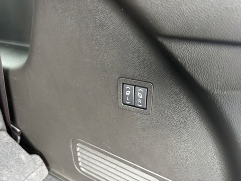 Used 2024 Buick Enclave Premium image 12