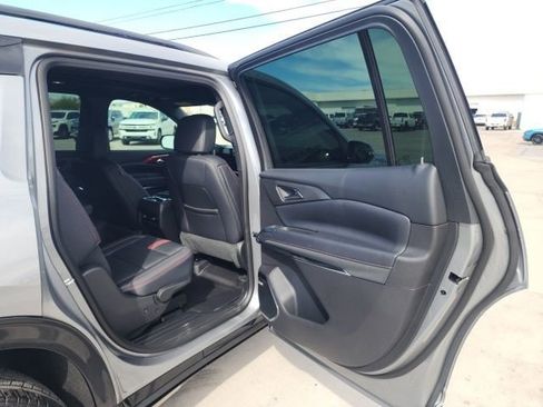 New 2026 Chevrolet Traverse RS w/ LPO, Floor Liner Package FWD image 28