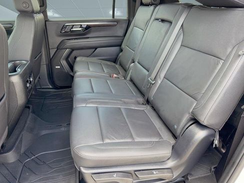 Used 2025 Chevrolet Suburban LT w/ Comfort Package RWD image 26