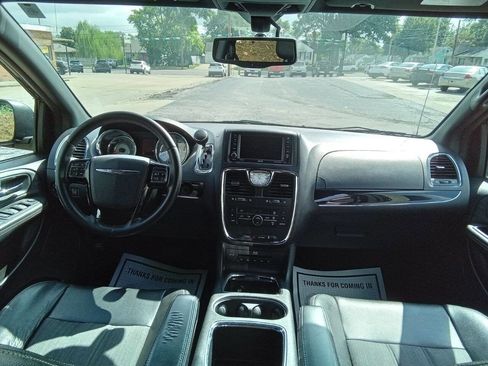 Used 2014 Chrysler Town & Country S image 6