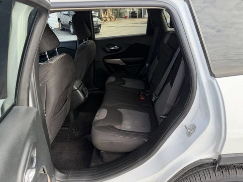 Used 2017 Jeep Cherokee Sport image 14