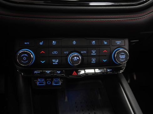 Certified 2025 Dodge Durango GT image 37