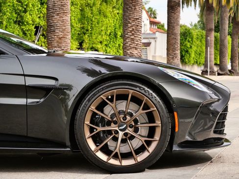 Used 2025 Aston Martin V8 Vantage Coupe RWD image 4