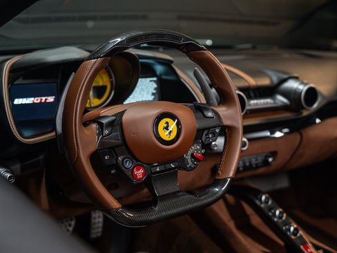 Used 2022 Ferrari 812 GTS RWD image 7
