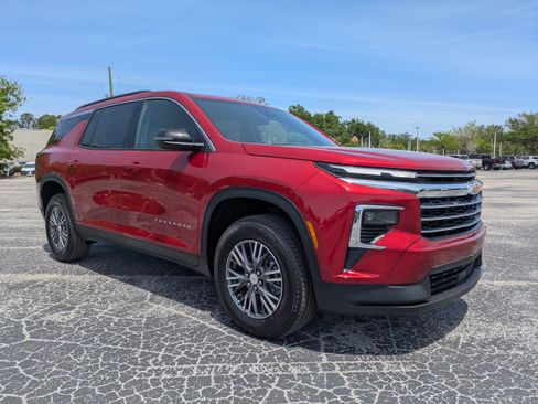 New 2026 Chevrolet Traverse LT w/ Driver Confidence Package FWD image 2