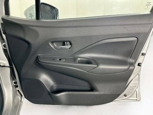 Used 2023 Nissan Versa SV image 29