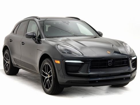 Certified 2025 Porsche Macan image 31