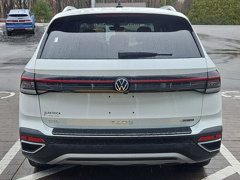 Used 2025 Volkswagen Taos SEL AWD/4WD image 27