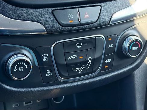 Used 2023 Chevrolet Equinox LT image 30