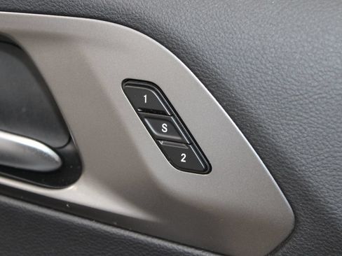 Used 2025 Chrysler Pacifica Select FWD image 28