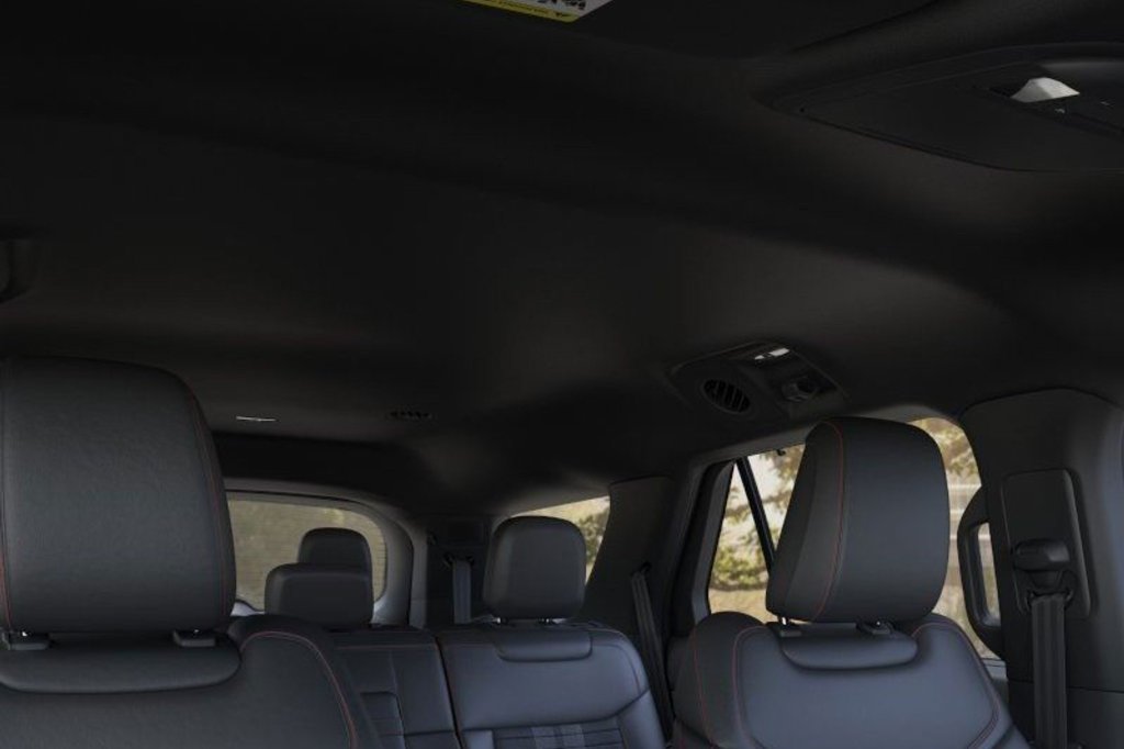 Used 2025 Ford Explorer ST-Line w/ Premium Package RWD image 25