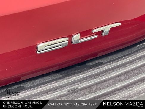 Used 2021 GMC Yukon SLT w/ SLT Premium Package image 17