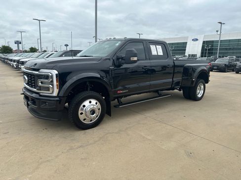 Used 2026 Ford F450 Platinum w/ FX4 Off-Road Package AWD/4WD image 2