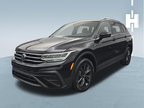 Used 2023 Volkswagen Tiguan SE image 3