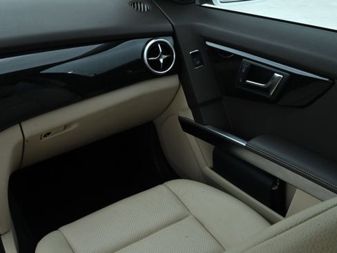 Used 2015 Mercedes-Benz GLK 350 2WD image 29
