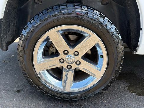 Used 2019 RAM 1500 Classic SLT w/ Luxury Group AWD/4WD image 4