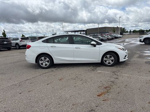 Used 2017 Chevrolet Cruze LS FWD image 10