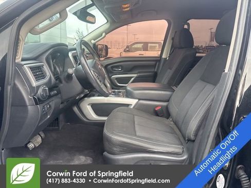 Used 2017 Nissan Titan SV image 12