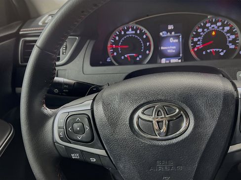 Used 2016 Toyota Camry SE image 19