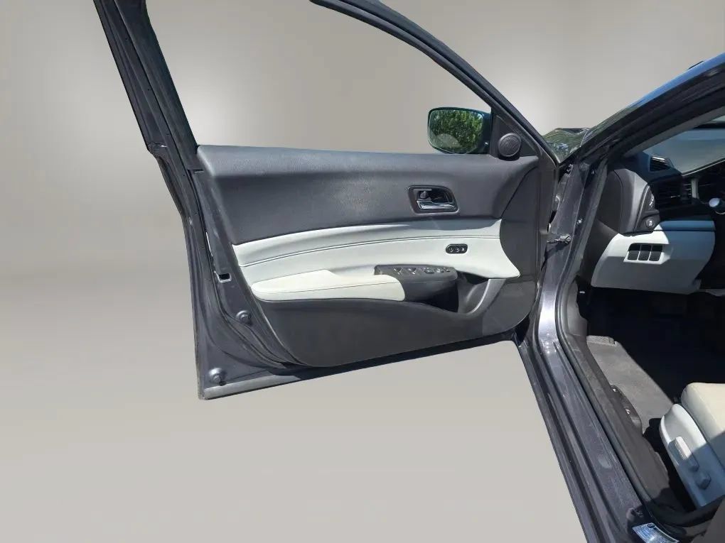Used 2017 Acura ILX FWD image 38