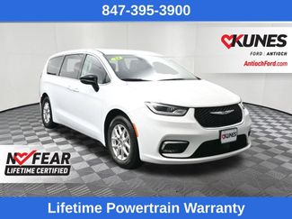 Used 2024 Chrysler Pacifica Touring-L FWD video 1