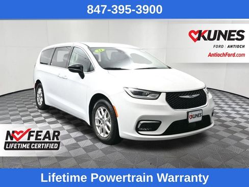 Used 2024 Chrysler Pacifica Touring-L FWD image 1