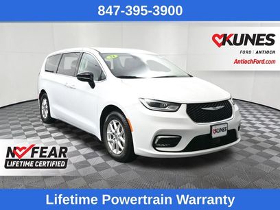Used 2024 Chrysler Pacifica Touring-L
