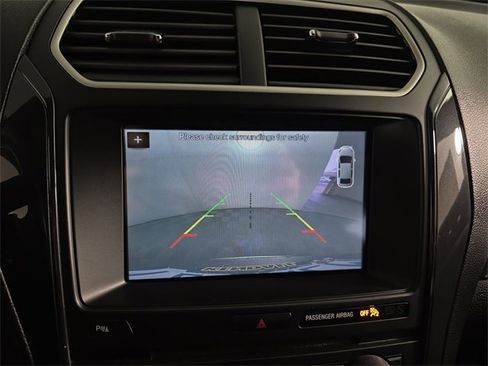 Used 2017 Ford Explorer XLT w/ Equipment Group 202A image 14