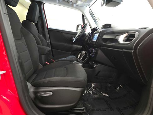 Used 2018 Jeep Renegade Latitude w/ Cold Weather Group AWD/4WD image 27