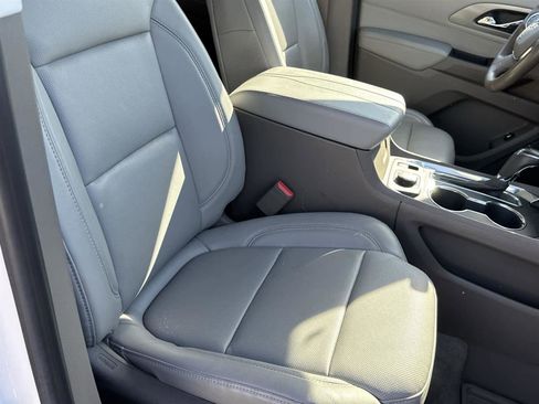 Used 2018 Chevrolet Traverse Premier image 16
