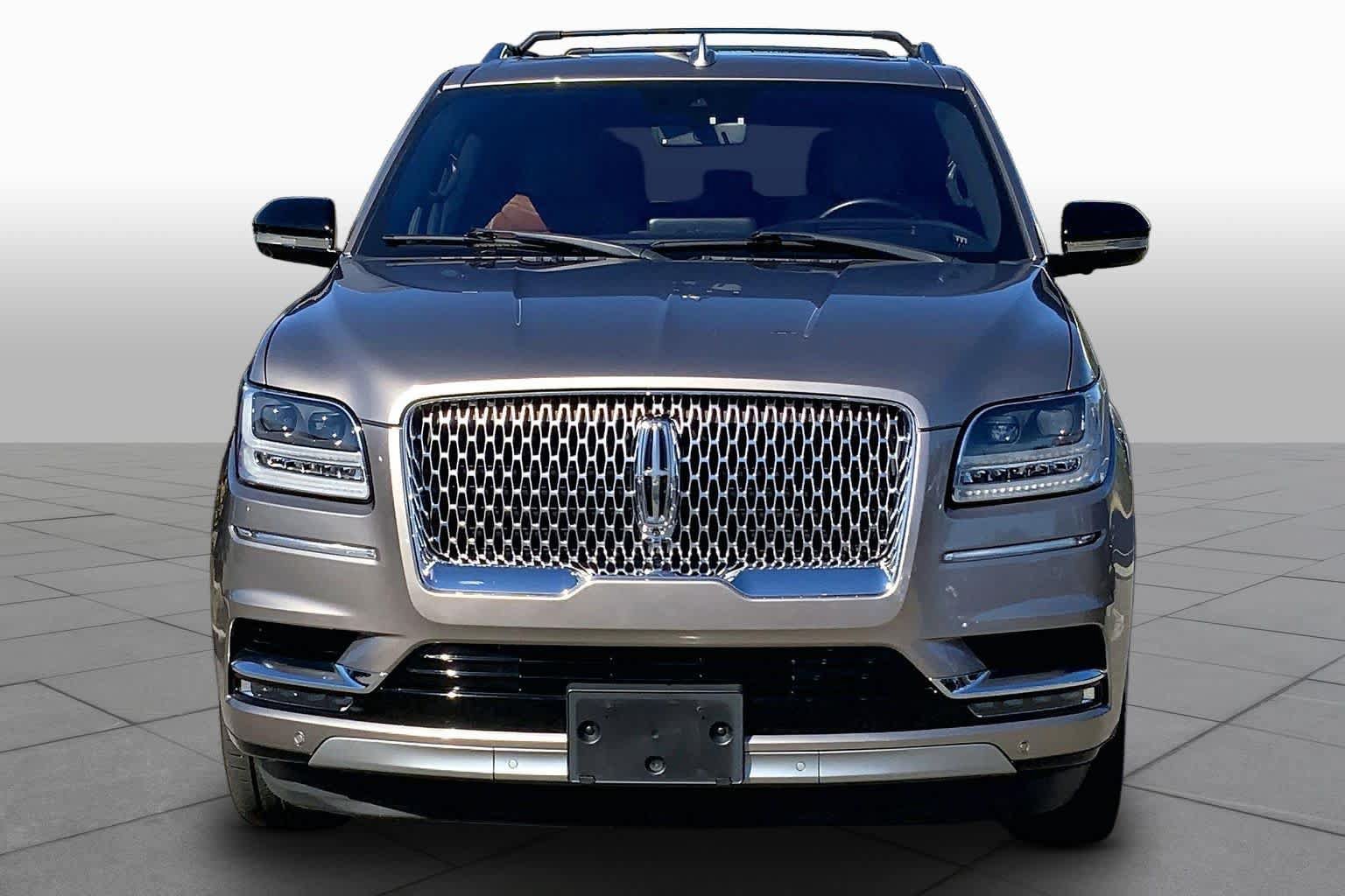 Used 2019 Lincoln Navigator Reserve w/ Cargo Package AWD/4WD image 4