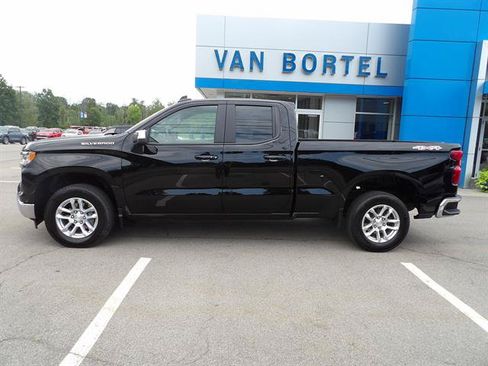 Used 2024 Chevrolet Silverado 1500 LT AWD/4WD image 2