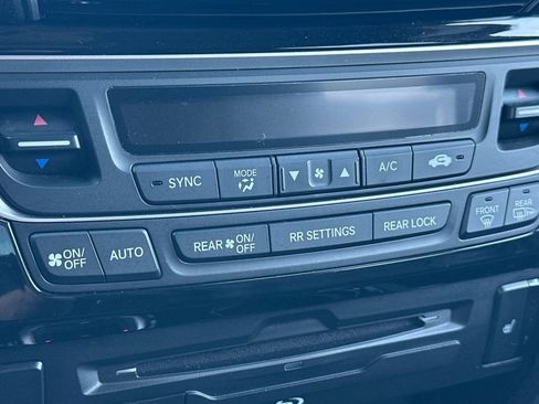 Used 2022 Honda Pilot Touring image 25