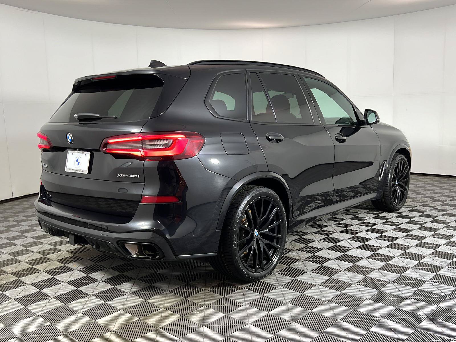 Used 2023 BMW X5 xDrive40i w/ M Sport Package AWD/4WD image 5