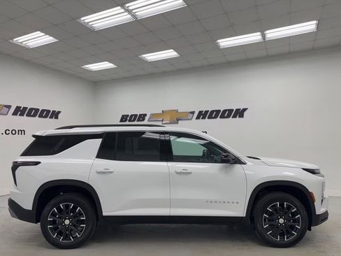 New 2026 Chevrolet Traverse LT w/ Sun and Wheel Package AWD/4WD image 4