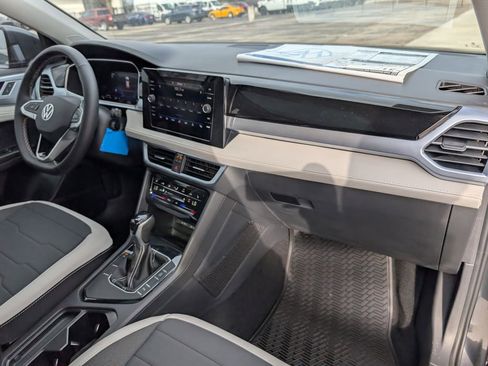 New 2026 Volkswagen Taos SE FWD image 30