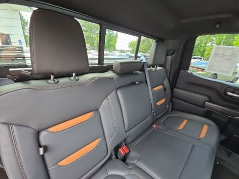 Used 2021 GMC Sierra 1500 AT4 w/ AT4 Preferred Package AWD/4WD image 15