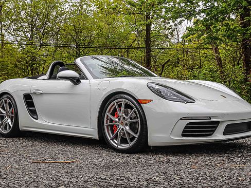 Used 2017 Porsche 718 Boxster S RWD image 2