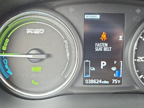 Used 2018 Mitsubishi Outlander SEL AWD/4WD image 22