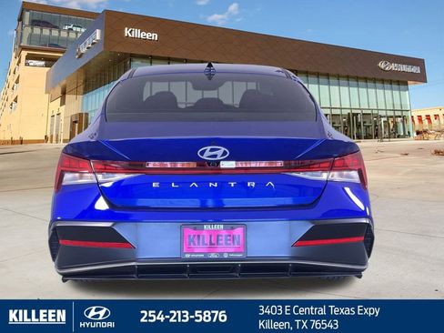 Used 2025 Hyundai Elantra SEL image 8