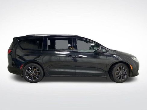 Used 2020 Chrysler Pacifica Touring-L Plus image 2