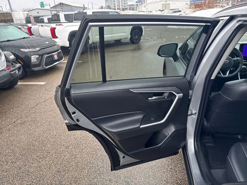 Used 2023 Toyota RAV4 XLE Premium image 38