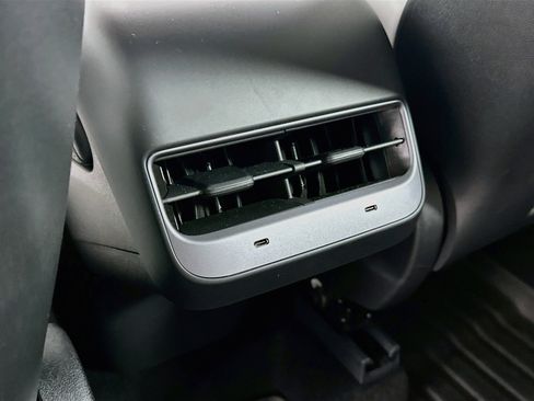 Used 2025 Tesla Model Y Long Range RWD image 26
