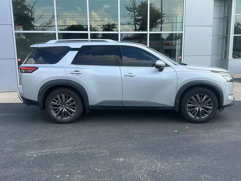 Used 2022 Nissan Pathfinder SL w/ SL Premium Package AWD/4WD image 2