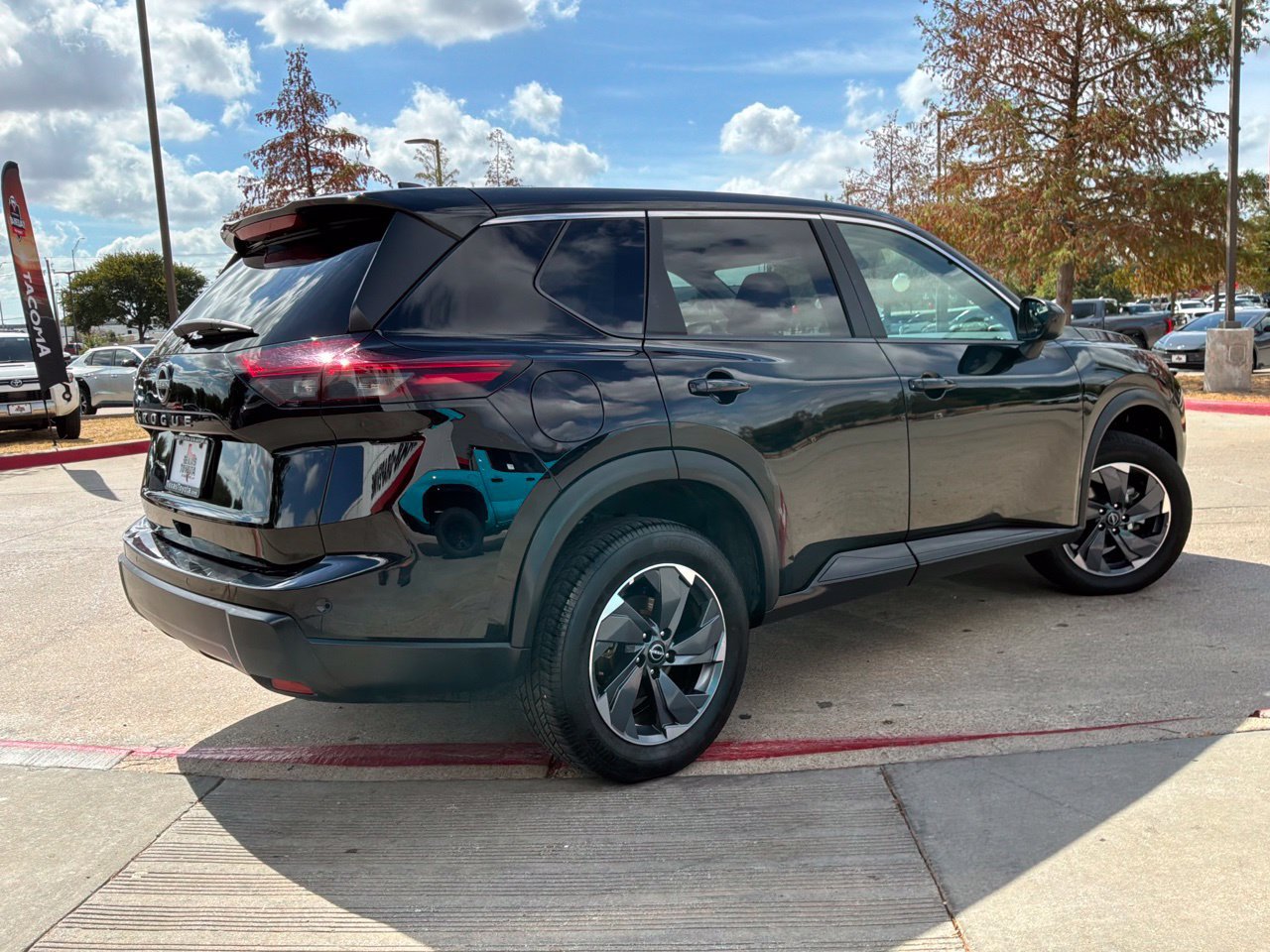 Used 2025 Nissan Rogue SV FWD image 6